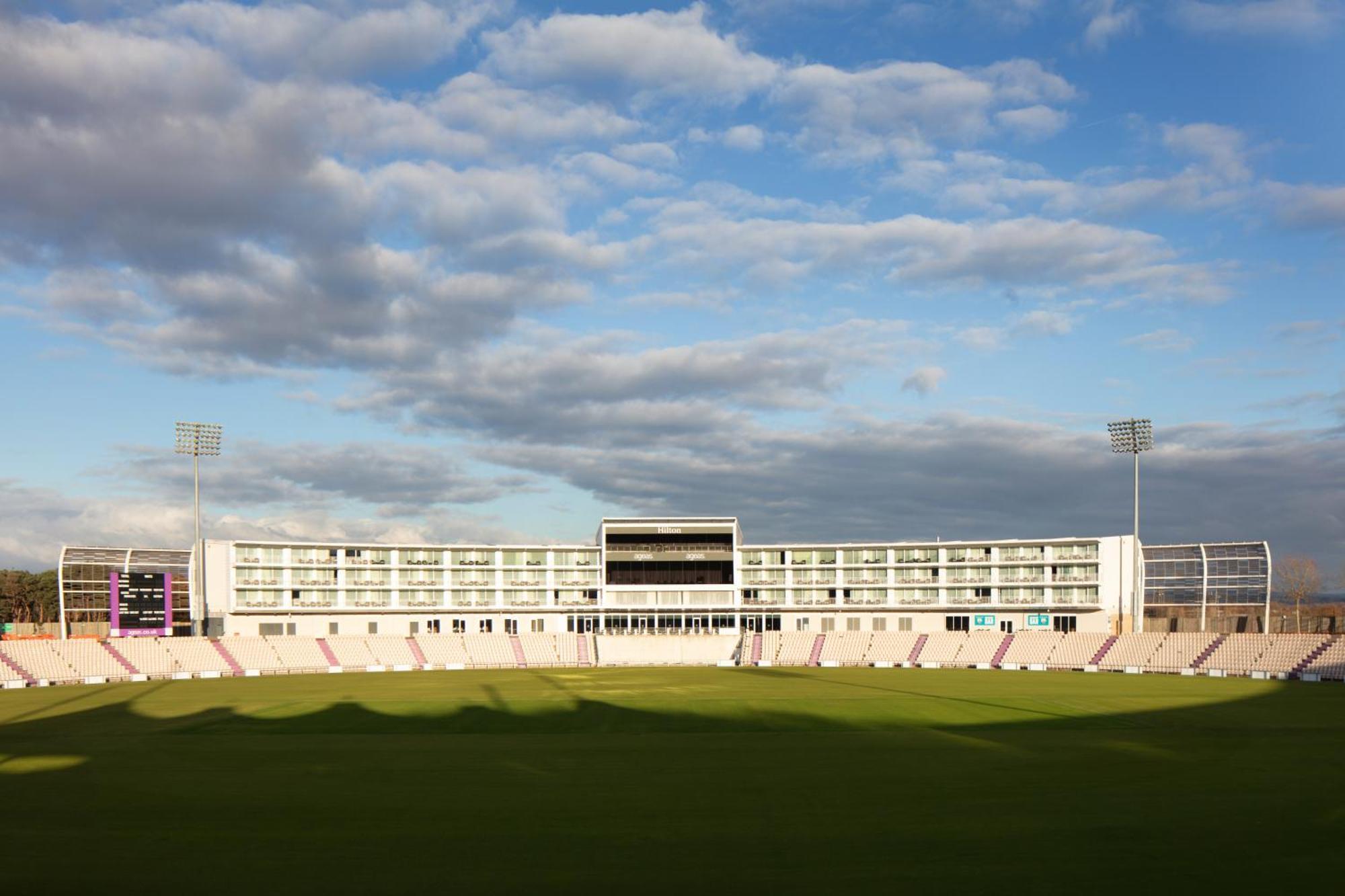 Hilton Southampton - Utilita Bowl Hotel Exterior foto